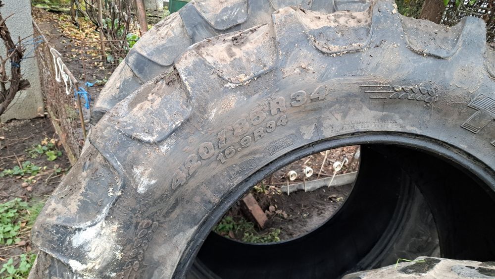 Anvelope tractor 420/85 R34 și 340/85 R24