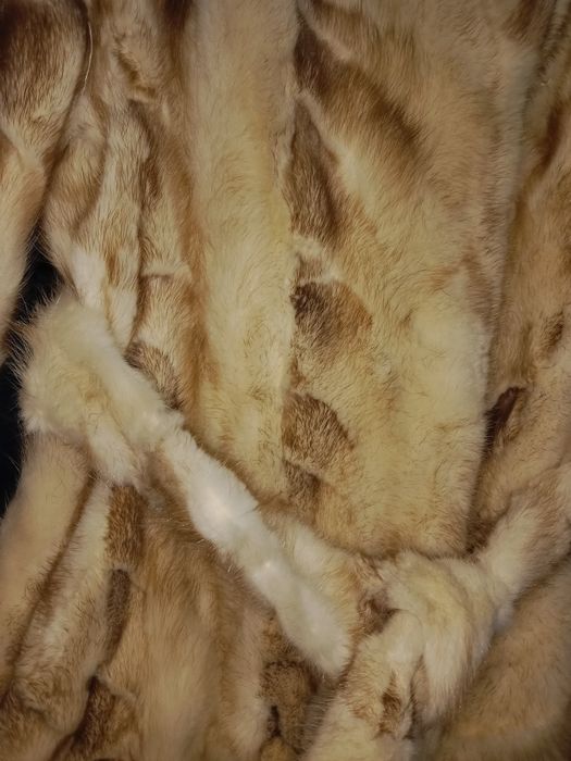 Срочно, продам натуральную шубу