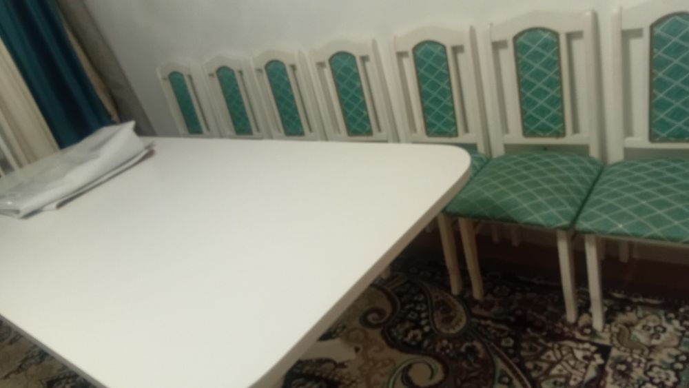 Стол и стулья срочно