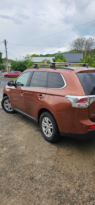 Mitsubishi Outlander 2.0 mivec invite cleartec 4wd cvt benzină.