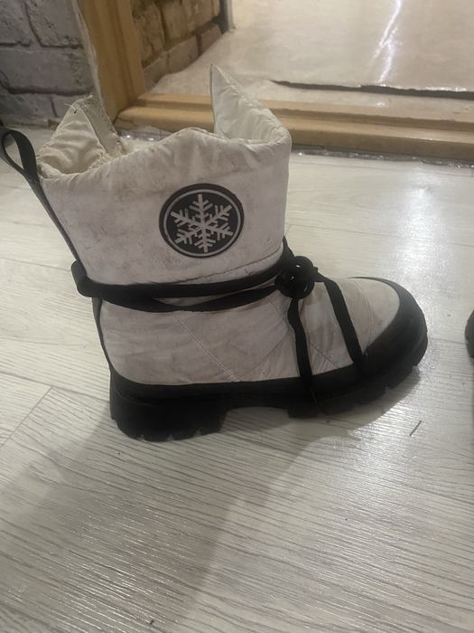 Продам зимнюю обувь для девочки