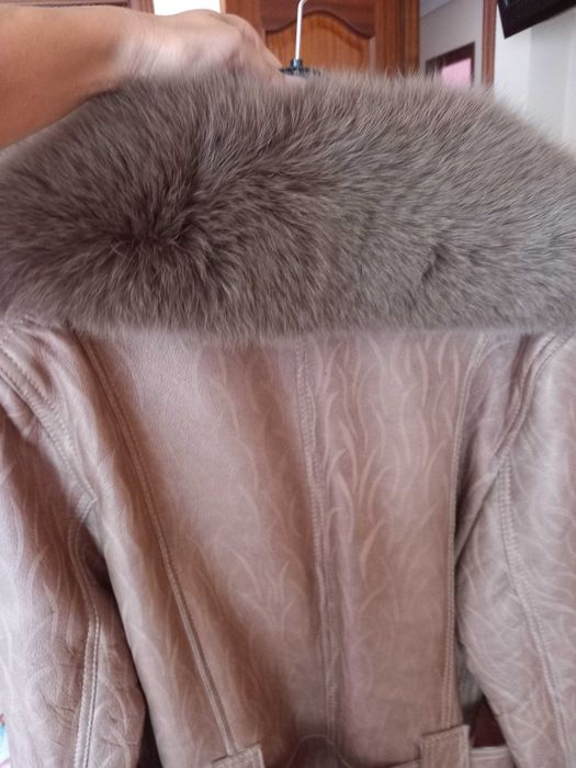 Haina de piele cu blana de vulpe naturala