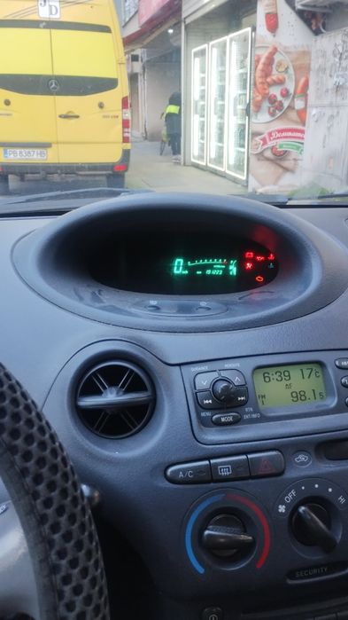 Toyota Yaris 1.0 бензин – 2003 г. – 191 000 км