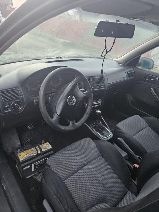 vând golf 4 1.6 benzina