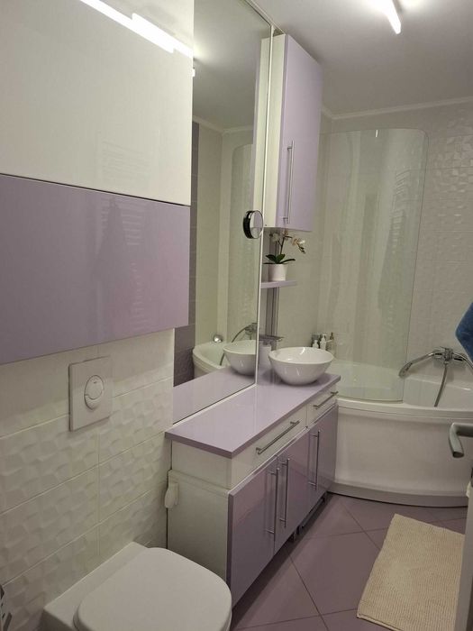 Studio modern mobilat si utilat la comanda, cu dressing generos-