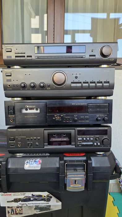 Boxe TECHNICS classice cu ampl, deck și tunner