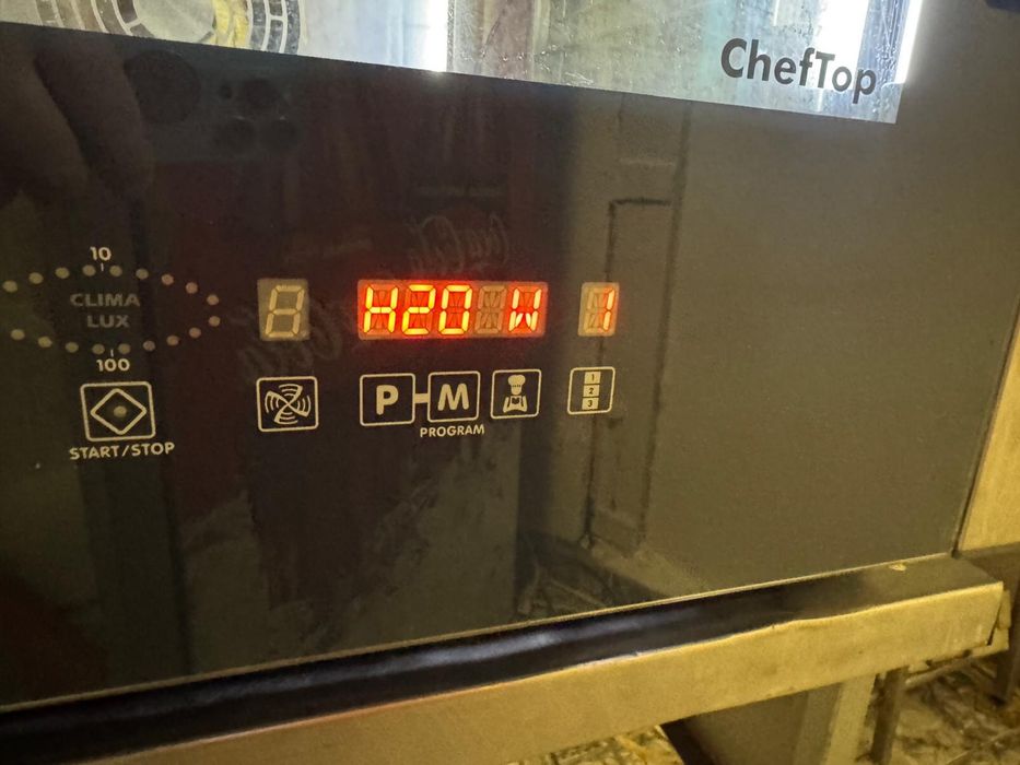 Vand cuptor gastronomic UNOX cu 7 tavi GN 1/1 made  in italia  XVC 505