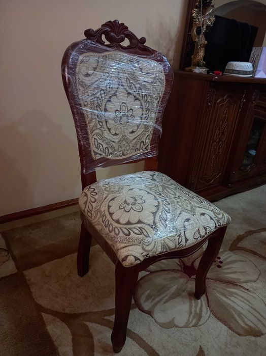 12 kishilik stol va stullar mehmonxonaga. 12персонный стол и стулья.