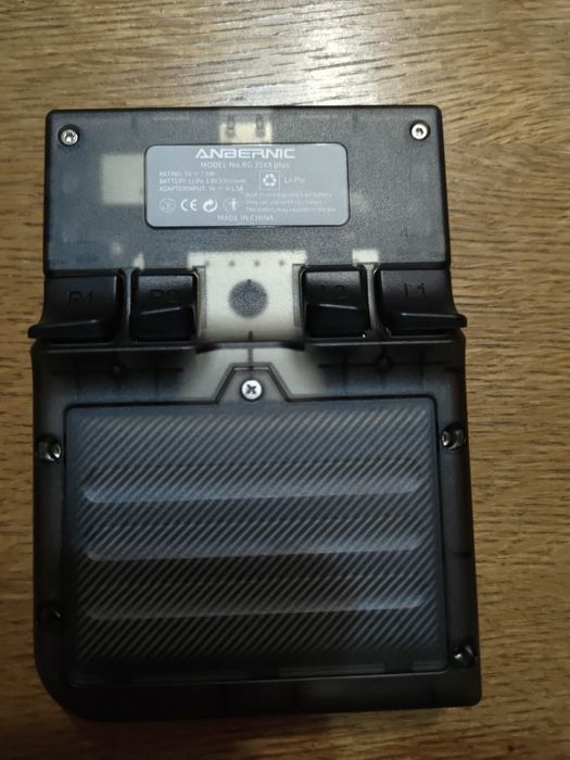 Anbernic Rg35xx Plus + Husa