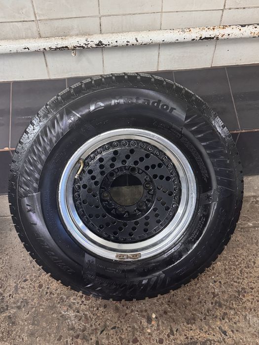 Шины с дисками.   235/75/15