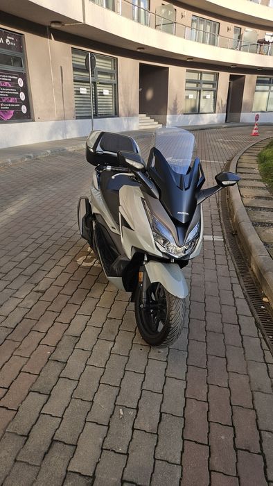 Vand scuter Honda Forza 350 sau Yamaha XMax 300