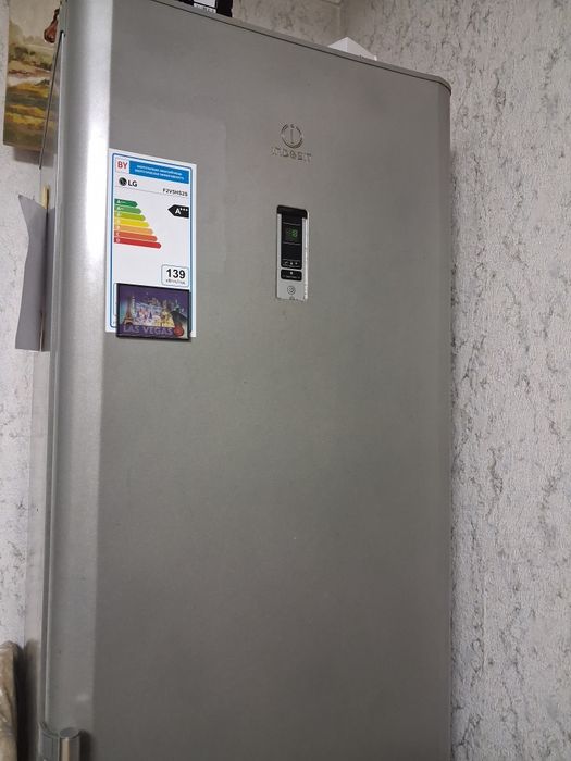 Холодильник indesit