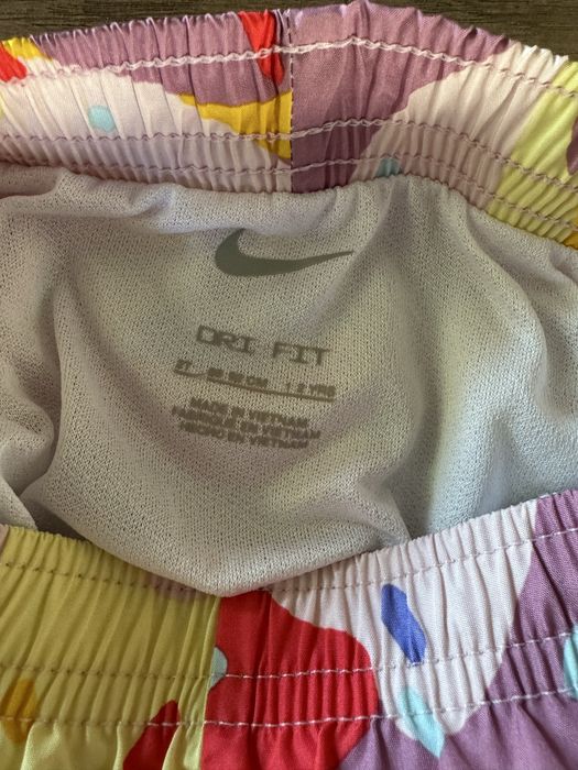 Vand pantaloni scurti Nike, 1-2 ani