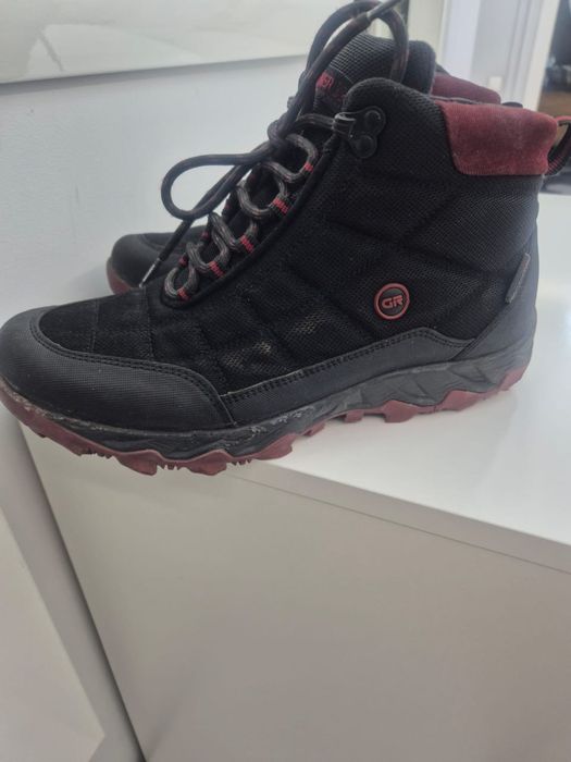 Продам мужские ботинки