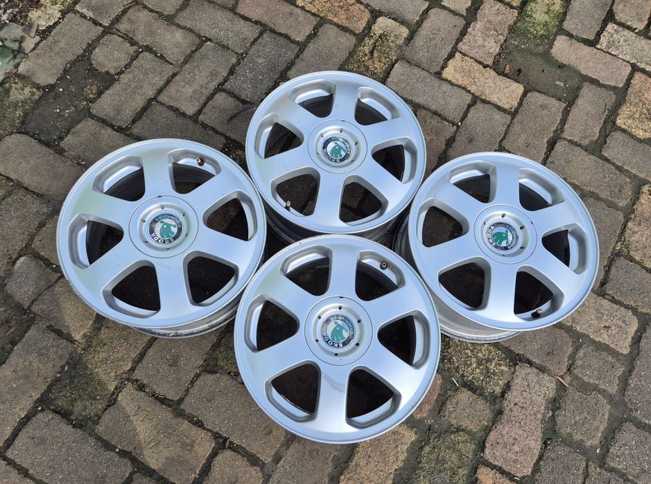 Set 4buc jante aliaj originale Skoda R15 seria 6.5Jx15H2 ET 43 - 5x100