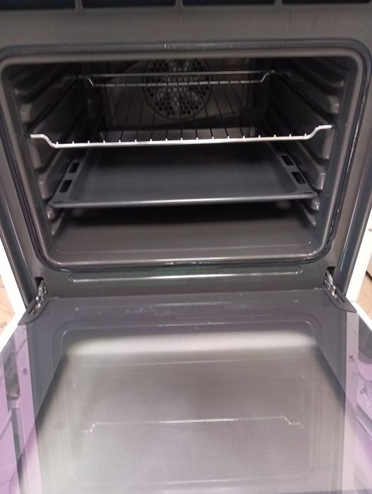 Свободно стояща печка с керамичен плот Сименс Siemens 2години гаранция