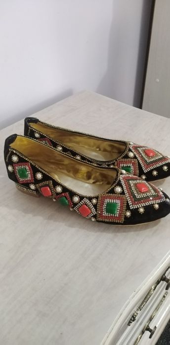 Kelinlar uchun oyoq kiym.