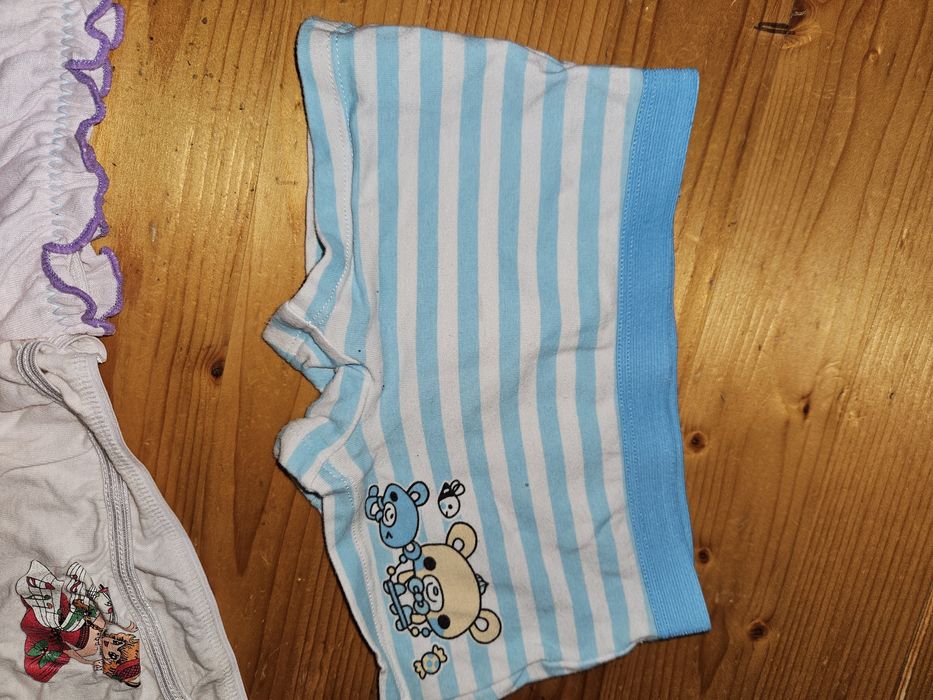 Подарявам детски дрешки