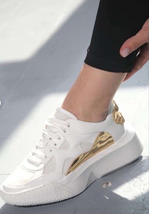 Adidași/ Pantofi Musette