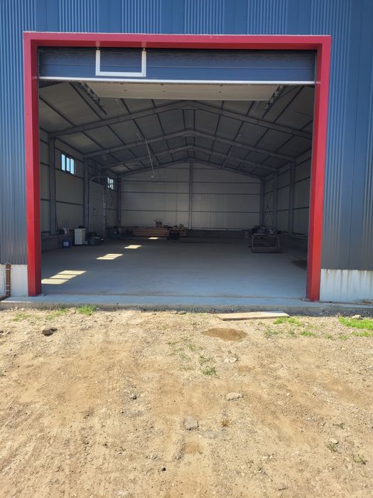 Inchiriez hala 300mp