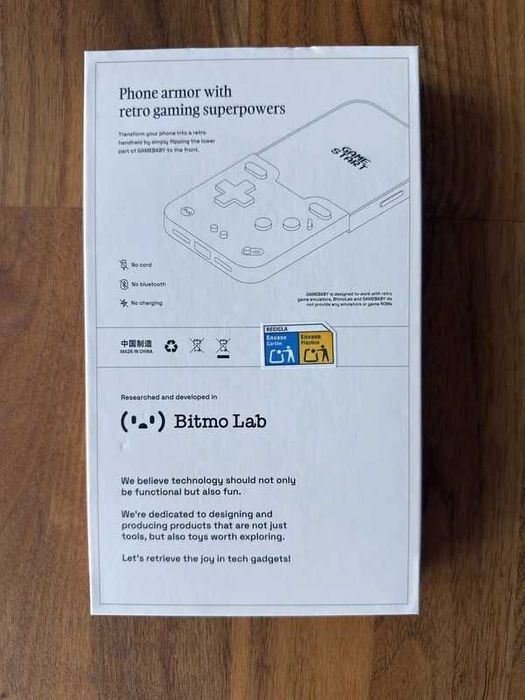 Bitmo Lab GameBaby, husă controller retro pentru iPhone 16 Pro Max