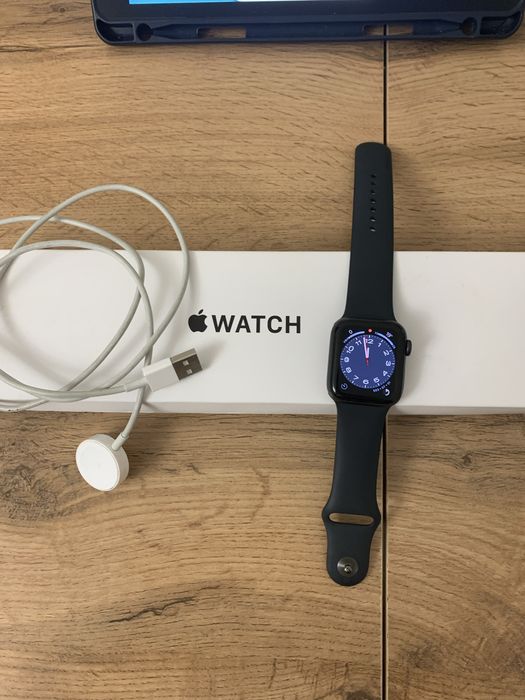 Apple Watch SE 2 — 40 мм