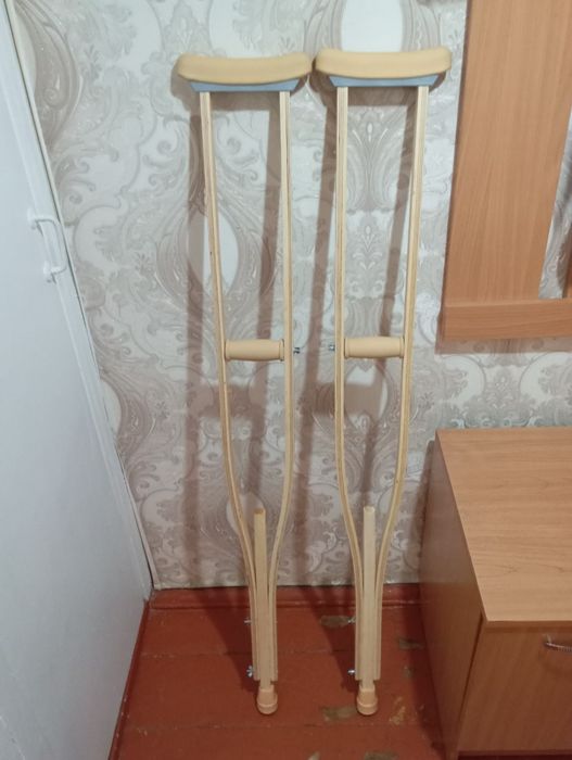 Продам костыли новые