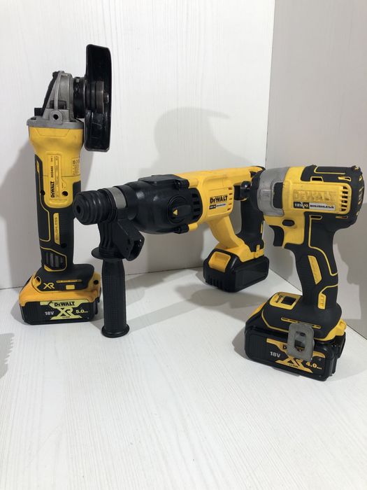 Set Dewalt cu acumulatori