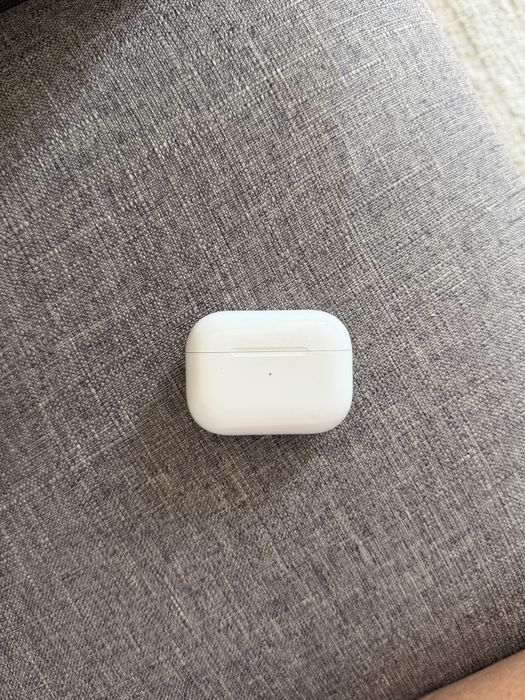 Продам кейс от наушников Airpods Pro Оригинал