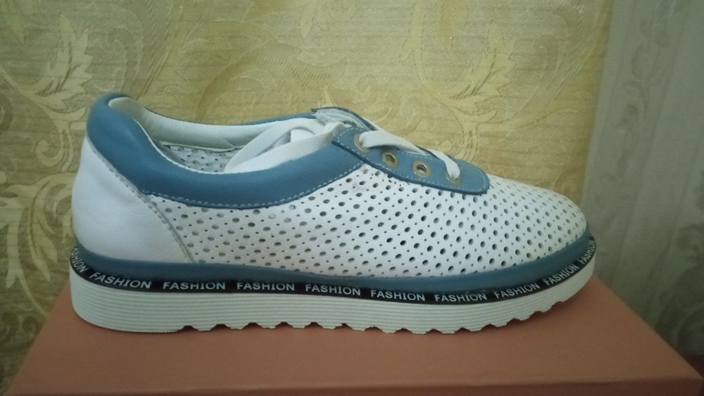Продаю кроссовки ЭКО кожа