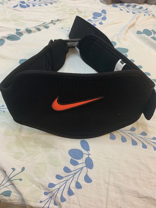 Nike колан за силови тренировки L размер