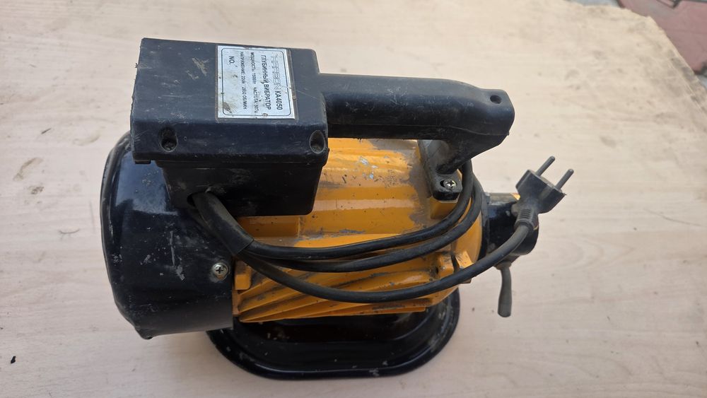 Вибратор глубинный