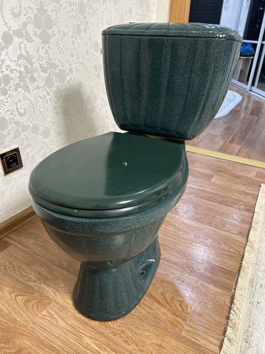 Продам унитаз зеленый