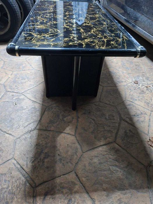 Холна маса много запазена