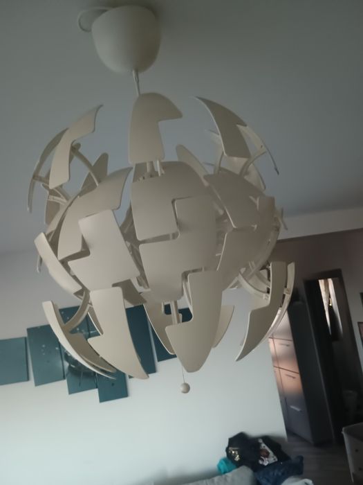 Vând lustra Ikea
