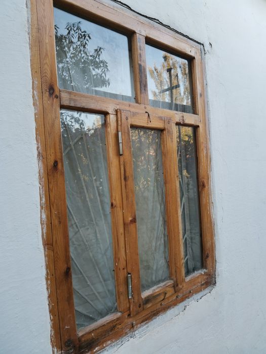 Дераза ойнаси билан сотилади