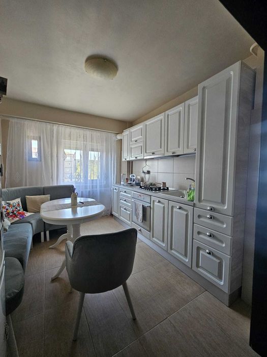 Vând apartament 2 camere decomandat zona Lipovei