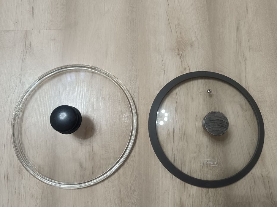 2 Стеклянные крышки d-26. d-28