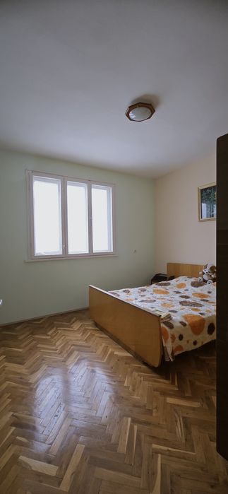 Двуетажна тухлена къща в гр. Долна  Оряховица