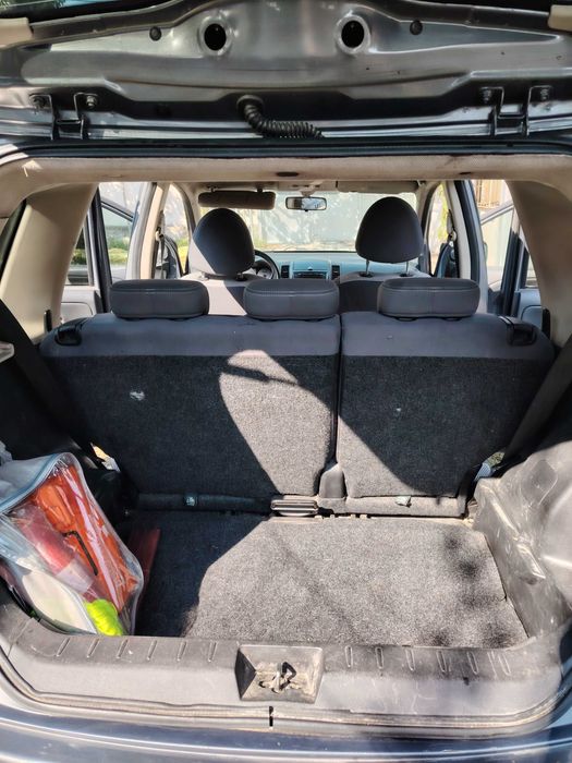 продавам автомобил Nissan Note