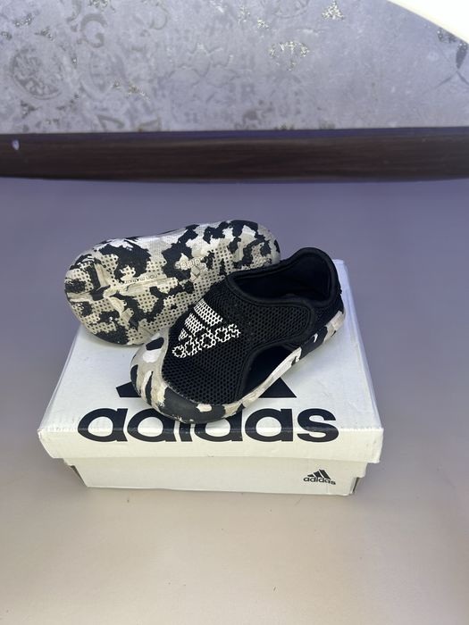 Кроссовки adidas