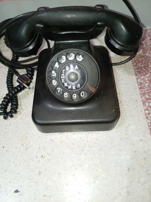 Ретро телефон със слушалка