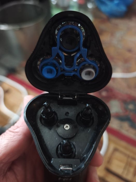 Vând aparat de bărbierit Remington R4