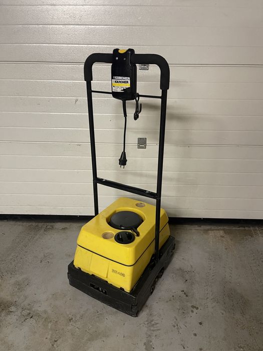 Aparat de curatat spalat pardosel , gresie , pavele , Karcher BR400