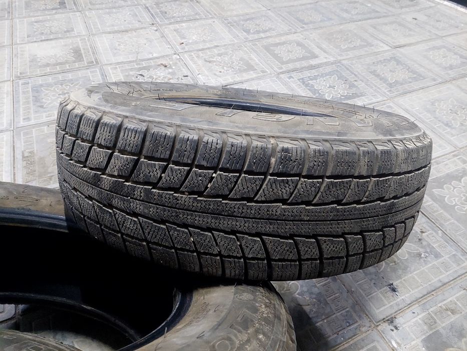 Продам резину зимнию 225 70 R16