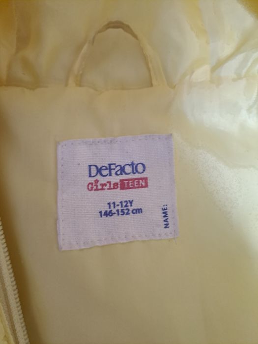 Желтая куртка на весну