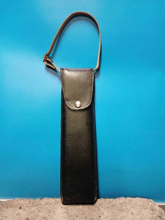 Стар статив,тринога за фотоапарат.