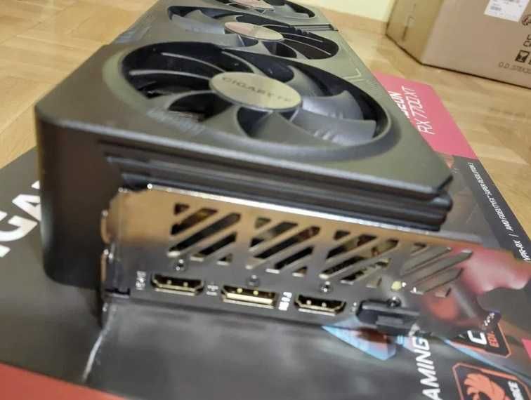 RX 7700 XT 12GB - Gigabyte Gaming OC, Sapphire Pure Gaming OC