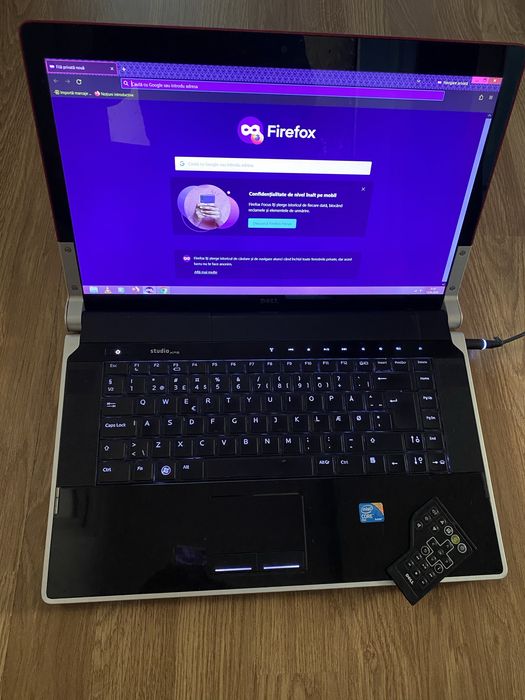 Laptop Dell cu telecomandă,Tastatură luminată,Display 15,6 inch led,6gb ram ddr3,500gb memorie.Trimit prin curier.