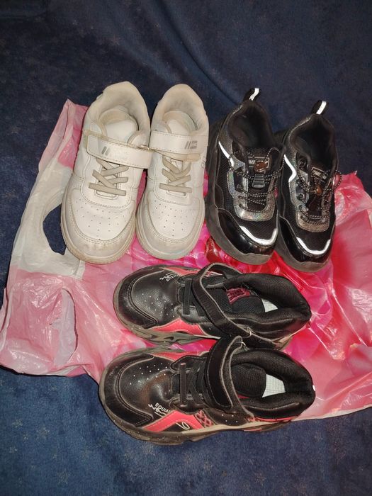 Отдам обувь на девочку